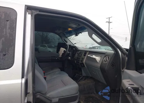 2015 Ford F-250 Xlt z USA, uszkodzony, nr VIN 1FT7X2B64FEB11959